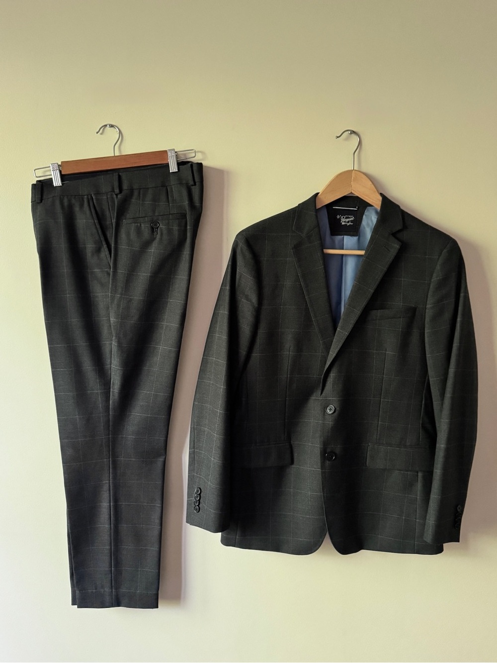 WINDOWPANE PLAID WOOL BLEND TWO PIECE SUIT Charcoal Grey 42R jacket / 36W pants